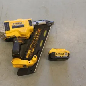 DEWALT 18,0 V akumulatorowy gwoździarka, Brushless DCN690 z akumulatorem