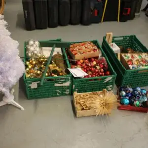 Lot décoration de Noël, boules, suspensions en paille, étoiles, pendentifs pour sapin etc.