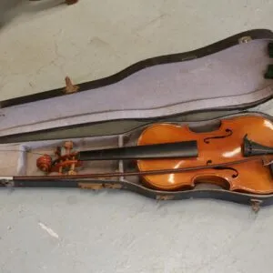 Violon dans un étui