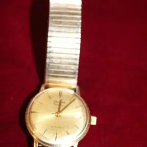 Montre-bracelet Glashütte, mouvement fonctionne