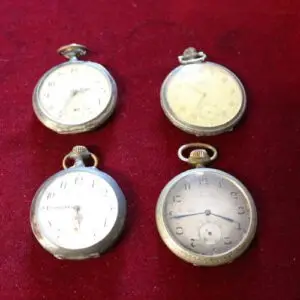4 montres de poche, mouvements tous complets