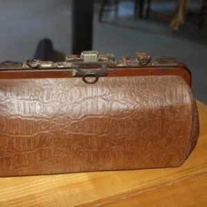 Petite sacoche de médecin ancienne vers 1900, L 39cm x H 19cm