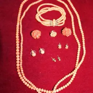 Parure de bijoux en corail, collier (longueur 120 cm), bracelet, boucles d'oreilles