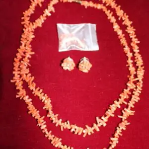 Collier de corail (longueur 124 cm) avec boucles d'oreilles