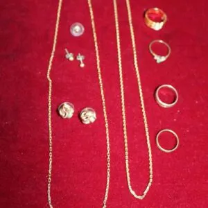 Lot d'or 333, env. 21 grammes, chaînes, bagues, boucles d'oreilles
