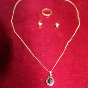 Parure en or 585, env. 6,2 grammes, collier avec pendentif, bague (T 51) et boucles d'oreilles