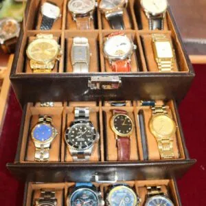 Lot de montres-bracelets en boîte, modèles et marques divers, total 21 pièces