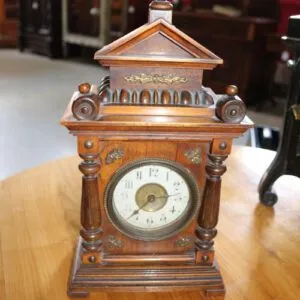 Pendule de cheminée Gründerzeit vers 1880, L 20cm x P 11cm x H 38cm