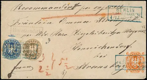 6 Pfge. rouge-orange, 2 Sgr. bleu (ces défauts) et 3 Sgr. brun ocre sur lettre exprès recommandée de Berlin à Strausberg. Les 2 et 3 Sgr. d'abord oblitérés à tort avec le Ra3 gris-violet "Berlin P.E. 34 Ostbahnhof" (dans la couleur du cachet recommandé), puis le même cachet apposé à nouveau correctement en bleu. Rareté de cachet de la 28e vente Kruschel 1988 (adjudication 6000 DM + frais)