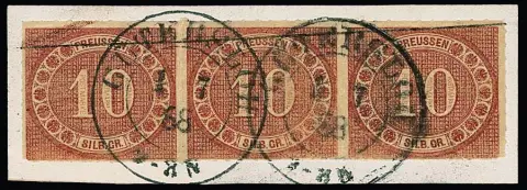 10 Sgr. rose en bande horizontale de trois sur fragment de lettre de cabinet avec K2 clair "Gütersloh" et timbre gauche avec petite rouille d'angle. Extrêmement frais de couleur…
