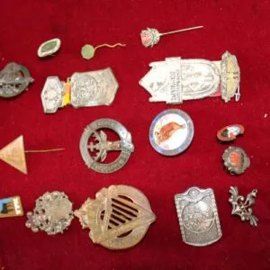 Lot de 16 épingles 1re GM divers clubs