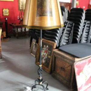 Stehlampe mit Pergamentschirm um 1930, H 167cm