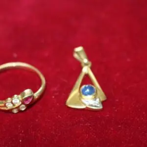 Bague et pendentif en or 333, env. 3,5 grammes, taille de bague 57