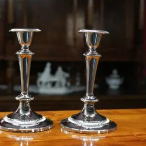 2 bougeoirs argentés, H 18cm