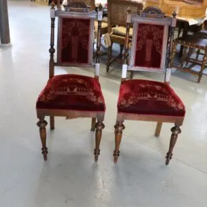 2 chaises Gründerzeit à colonnes en noyer vers 1880