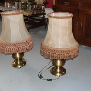 2 grandes lampes de table avec pied en laiton, H 79cm
