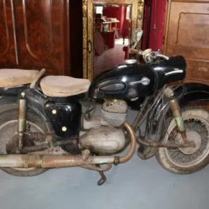 Motocykl MZ ES 175/1 rok výroby 1964, absolutně originální stav, nález ve stodole, nutná renovace, motor se točí, vhodný pro sajdkáru