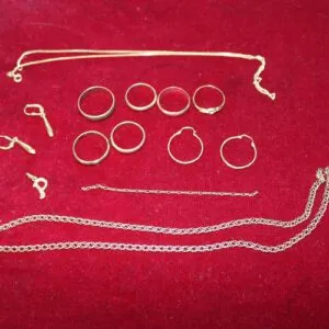 Lot d'or ancien 333, bagues, boucles d'oreilles et plus, env. 26,4 grammes