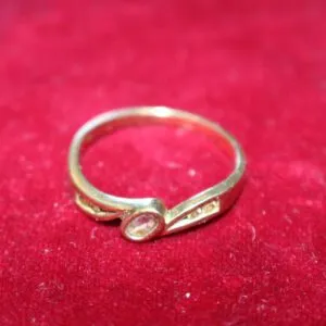 Damesring 333 goud, ringmaat 62, ca. 2,1 gram