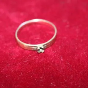 Damesring 333 goud, ringmaat 55, ca. 1,3 gram