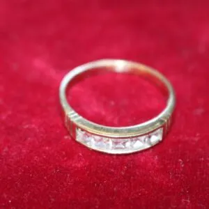 Damesring 333 goud, ringmaat 65, ca. 2,8 gram