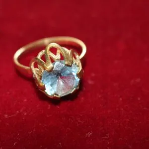 Dames ring met blauwe steen 333 goud, ringmaat 62, ca. 3,7 gram