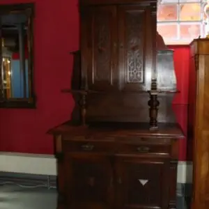 Buffet armoire Gründerzeit en noyer vers 1880, L 121cm x P 62cm x H 245cm