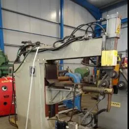 Machine à souder par points