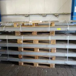 Rayonnage à palettes avec grille métallique