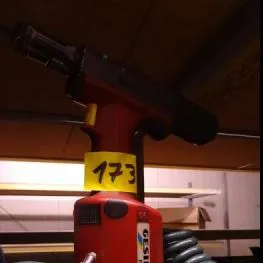 Pneumatic blind rivet gun