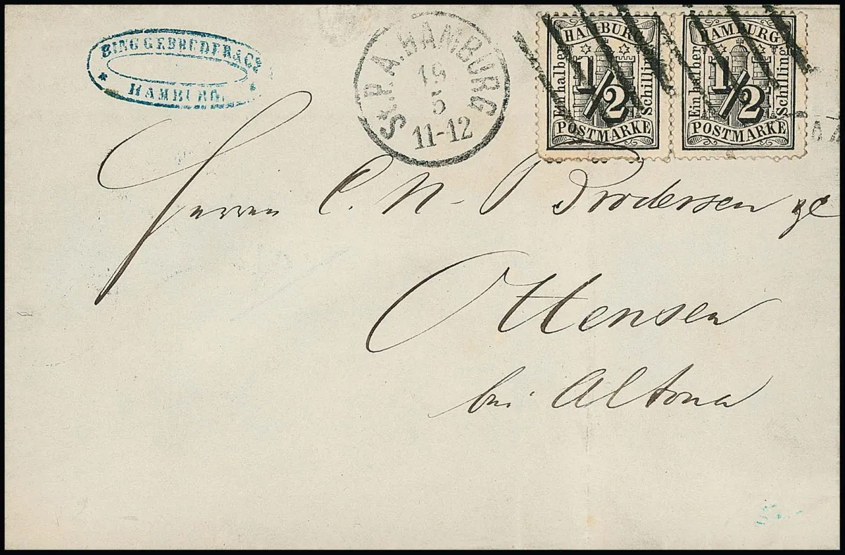 Deux lettres à destination d'Altona de la période de port à partir du 9.9.1864 : une affranchissement simple 1/2 Sch. noir (légère patine) du 21.6.1865, ainsi qu'une paire 1/2 Sch. noir (timbre gauche pas parfait) pour Ottensen dans le district rural d'Altona, où le port de livraison rural est manifestement déjà préaffranchi (1/2 Sch. port régulier plus 1/2 Sch. pour livraison rurale). Un double port n'entre pas en ligne de compte, car le port spécial de Hambourg à Altona de 1/2