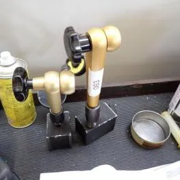 2 magnetic dial gauge stands