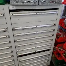 Telescoop uittrekbare kast
