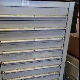 Kast met telescopische laden