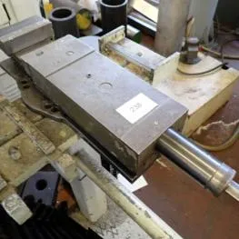 Étau de machine hydraulique