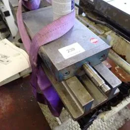 Hydraulic machine vise Mfr.: Hilma