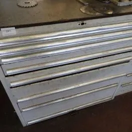 Kast met telescopische laden