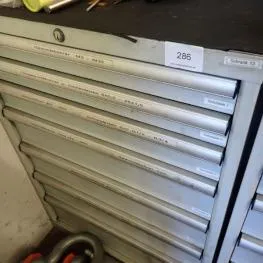 Telescoop uittrekbare kast