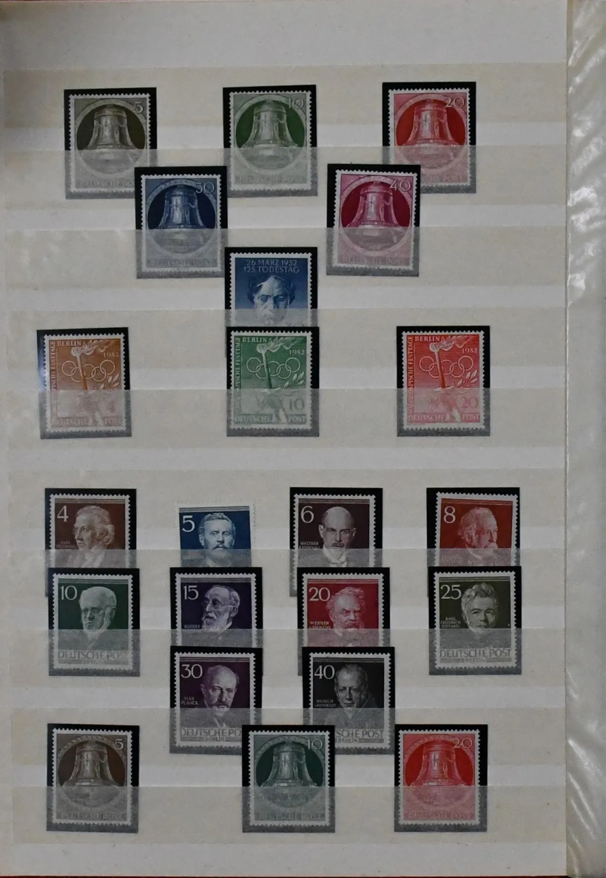 Berlin, 1950/90, clean mint never hinged collection from no. 71, only without no. 72, complete, incl. no. 73/74, all Bell sets, no. 88/100, 112/13, 121/23 etc. Mi. 2400,-