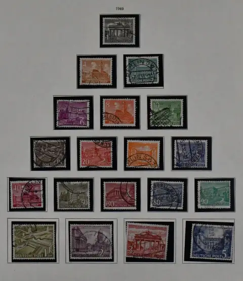 Берлин, 1948-1978, коллекция в альбоме с предпечатной разметкой, в т.ч. № 42/60, с 1950 в основном негашеная (мало гашёных), кроме пяти номиналов полная, например со всеми колоколами, № 74 с заметной заломленной складкой и т.д. Mi. 1880,-, выгодно!