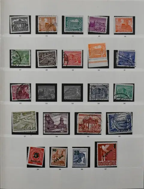 Берлин, 1948-1990, послегаш. или частично негаш. коллекция в альбоме Lindner-SF с формулярами, включая № 64-67, с № 71 по-видимому полная, выгодно!