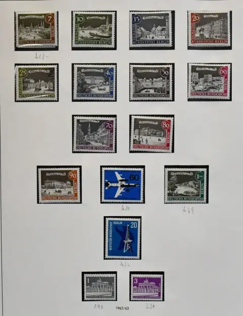 Берлин, 1967-1990, коллекция **, по три полных и каждая в альбоме SAFE-Dual-Vordruck. Mi. 2700,- + хорошие принадлежности