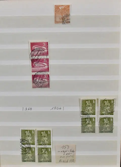 Berlijn, Stadtbilder 1956, gestempelde partij met acht horizontale paren en tien horizontale stroken van drie van nr. 151 (Mi. 828,-), nr. 154 in verticale strook van drie (Mi. 600,-) en los per 27 (Mi. goedkoopst 594,-), enz.
