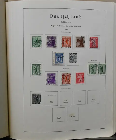 СБЗ, 1945/49, гаш. коллекция с № 1/7, в старом альбоме Leuchtturm. Вкл. № 24/25, 34/40y, 92/99A/B с обоими видами клея, 126/37 вкл. шесть разл. сцепок, 182/97 вкл. № 195 и др. Mi. 2200,-