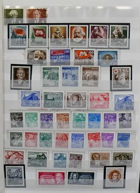 ГДР, 1953/1990, ** (некоторые значения 5-летний план без наклейки, Bl. 11 гаш.) полная коллекция, включая все четыре блока Маркса, Bl. 10, Bl. 12/15 и т.д., в двух…