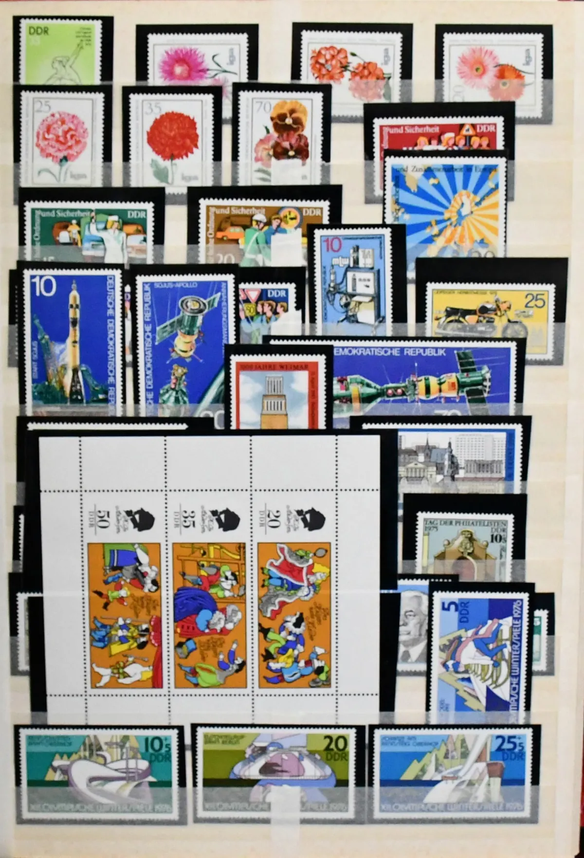 GDR, 1969-1990, rich mint never hinged collection in two volumes, practically overcomplete, as Zus.-Drucken were also collected