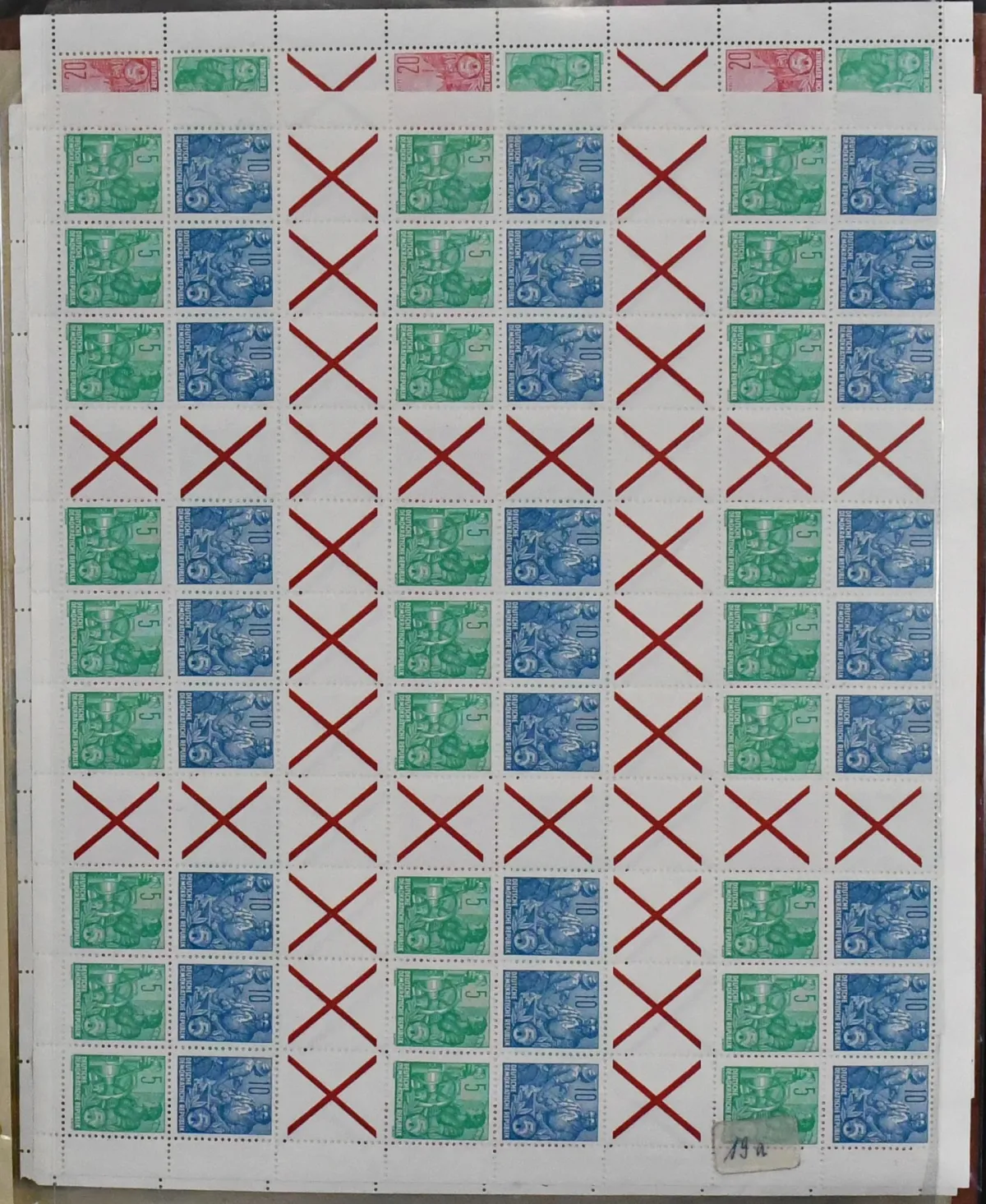 DDR, Markenheftchenbogen 1/3 (Unterrand Eckkerbe, Mi. 910,-), weitere MHB 3 (Mi. 350,-), sowie MHB 12A/C, je postfrisch