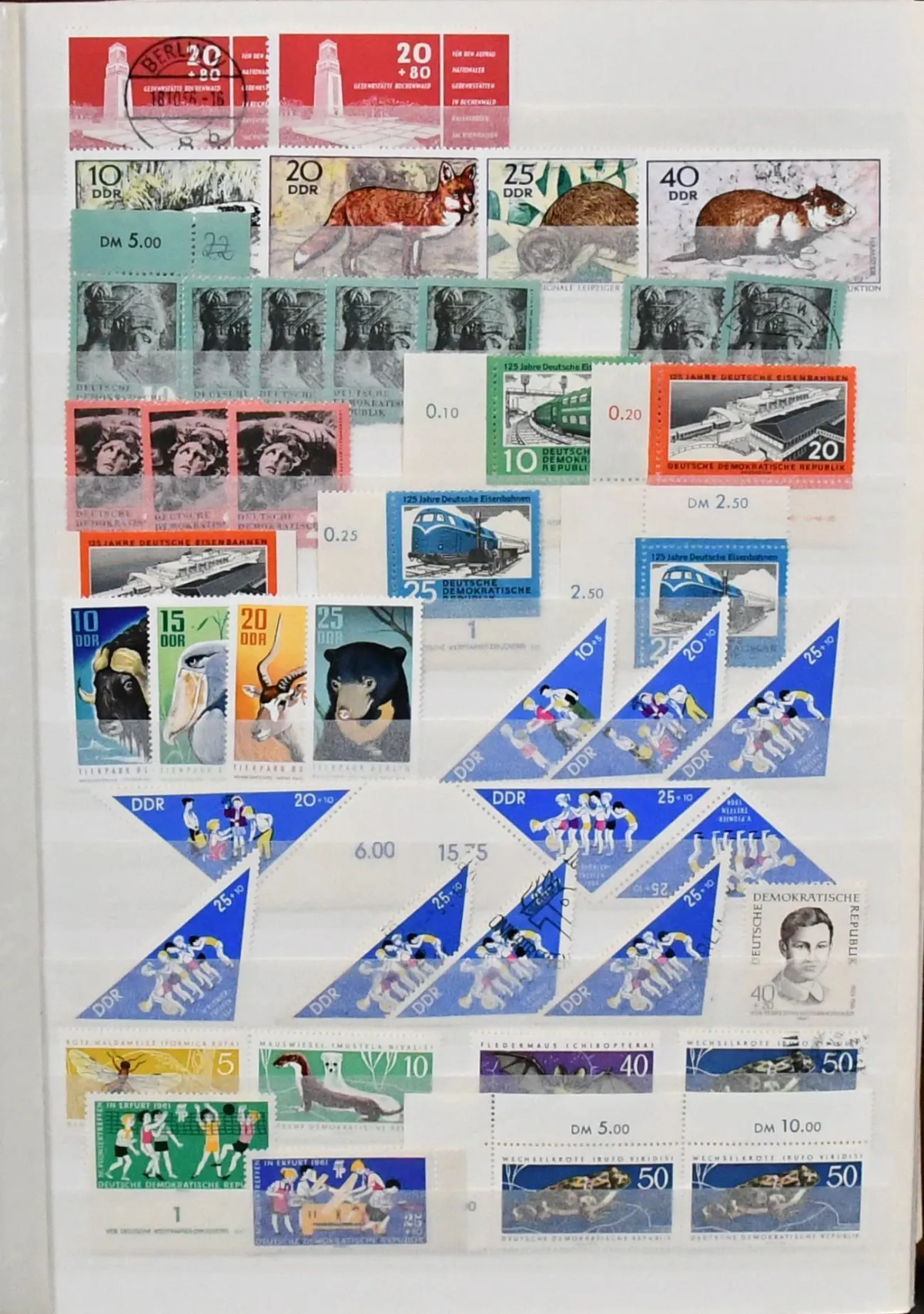 GDR, E-book with about 1200 values, mostly MNH, including three used triple combinations no. 893/94 (Mi. 170,-), MNH blocks of four and larger units ...