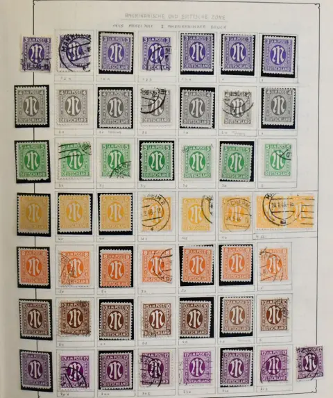 Bizone, 1945/49, rozsáhlá, stále specializovaná sbírka, počínaje 200 hodnotami AM-Post s různými zoubkováními, dále 200 přetiskovými hodnotami, 300 hodnotami Budovy ex č. 73/100 vysoce specializovanými, přes 40 hodnot ex č. 101/10, částečně ve čtyřblocích, Bl. 1 s místními a speciálními razítky (Mi. 600,-) atd. Velmi vysoká katalogová hodnota!
