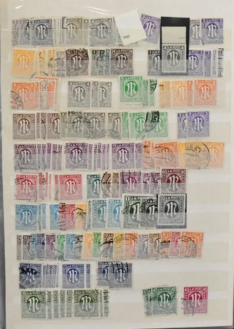 Bizone, Partie von etwa 1300 Werten, sortenreich, inkl. viel AM-Post, u.a. zweimal Nr. 35 gest. (Stempel ungepr.), zweimal Block 1, Nr. 101/10 mehrf. usw.